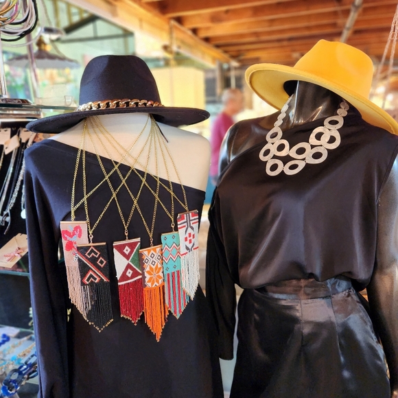 Red Orchid Beaded Tapestry Necklace with Goldtone Chain - Picture 13 of 13